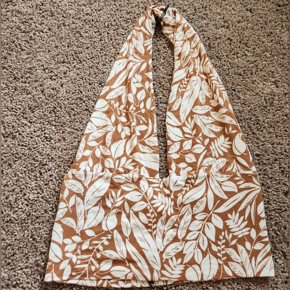 2 cute halter tops - Picture 3 of 6